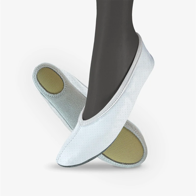 Cvičky univerzální BASIC UNI syntetické WINS  29,5 černá