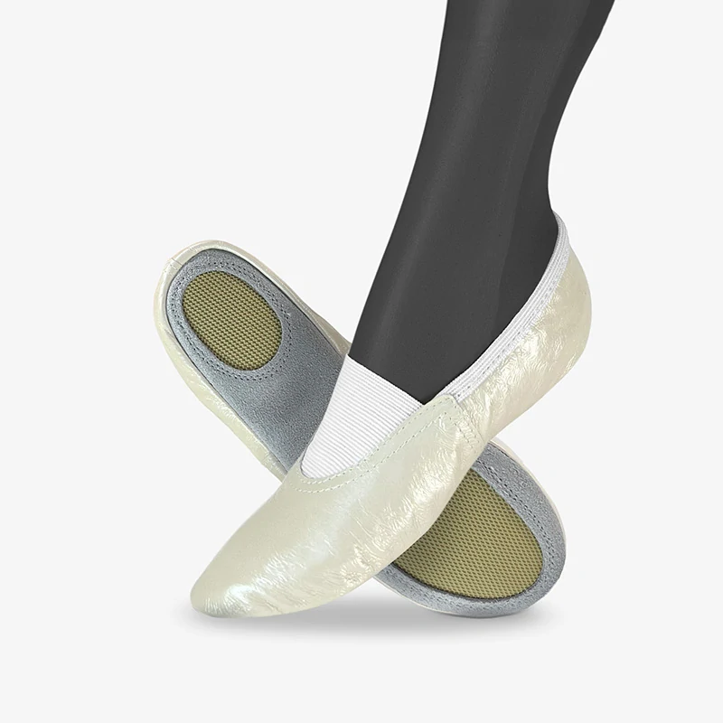 Cvičky univerzální CLASSIC UNI kožené lesklé WINS 42 platinová